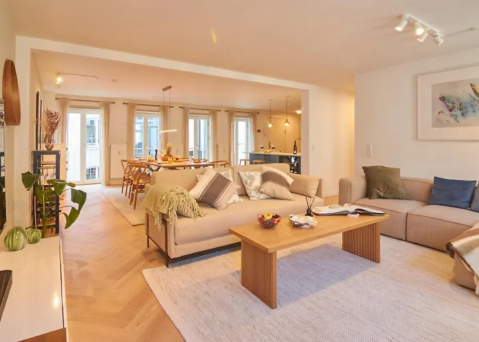 Designer 2 Bedroom Home With Private Balcony