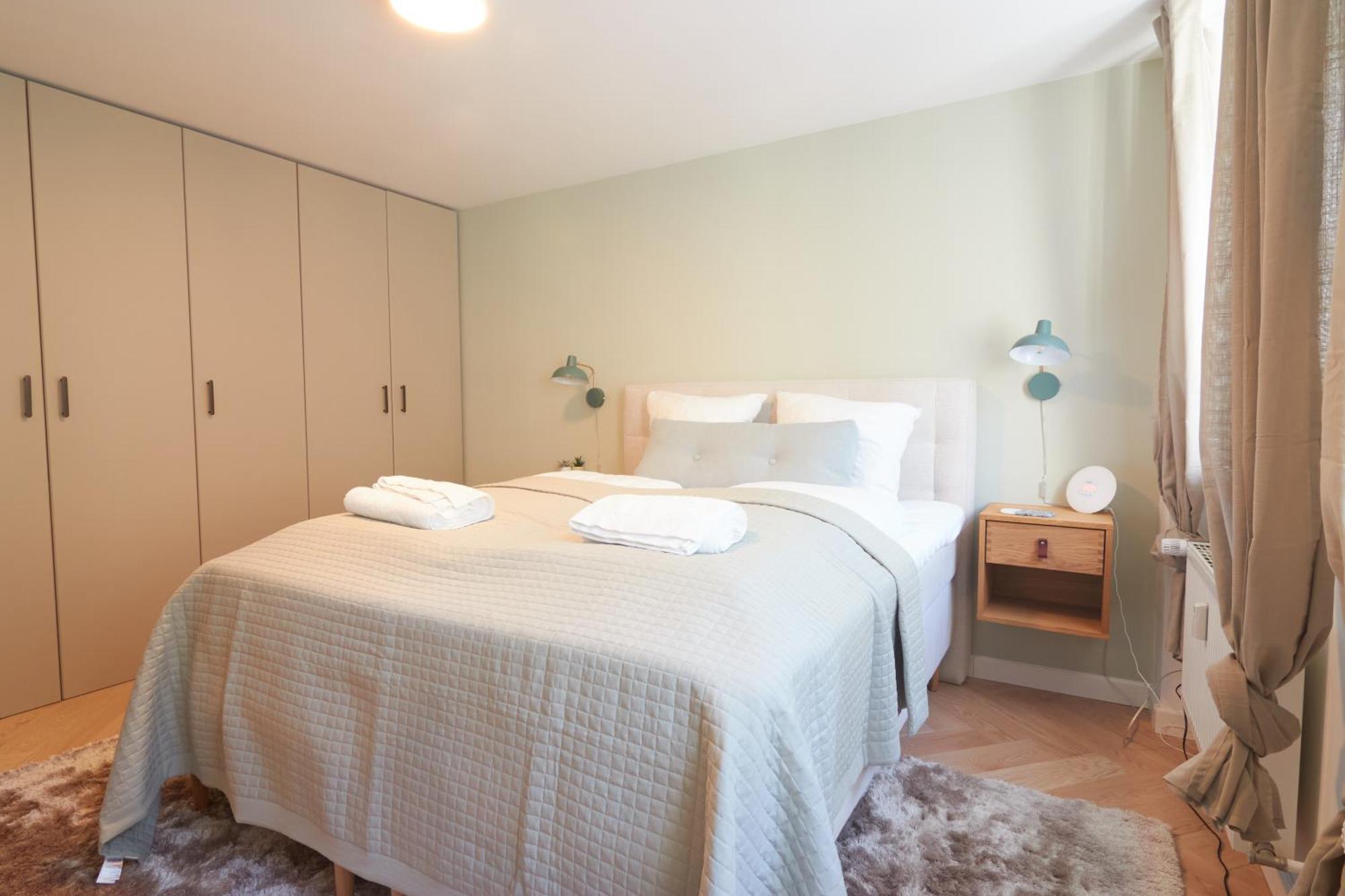 Designer 2 Bedroom With Private Balcony *