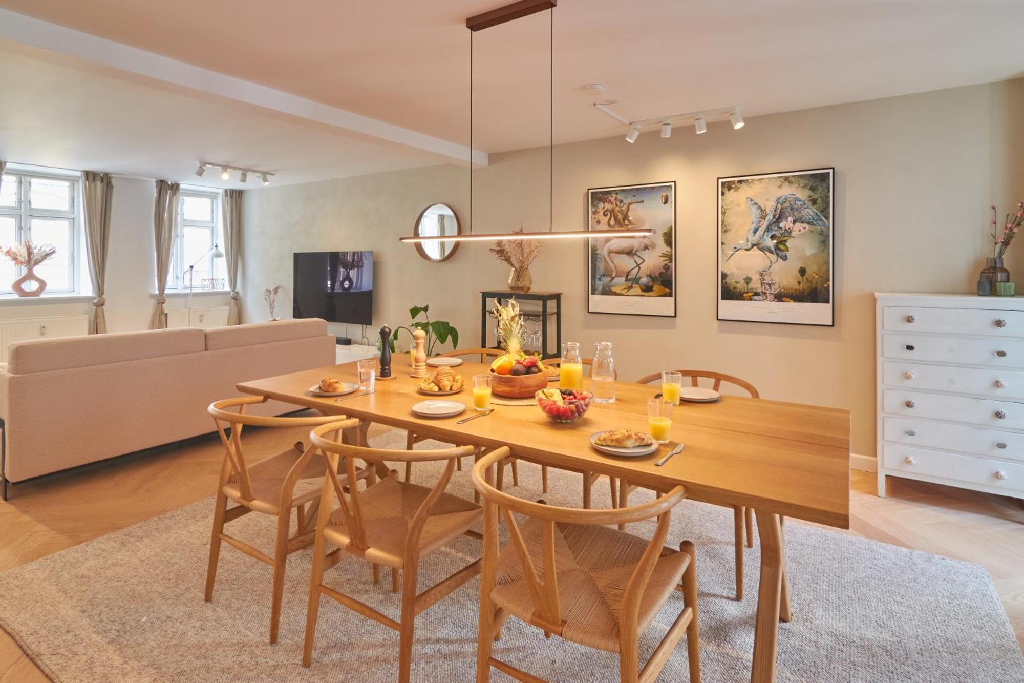 Designer 2 Bedroom With Private Balcony
