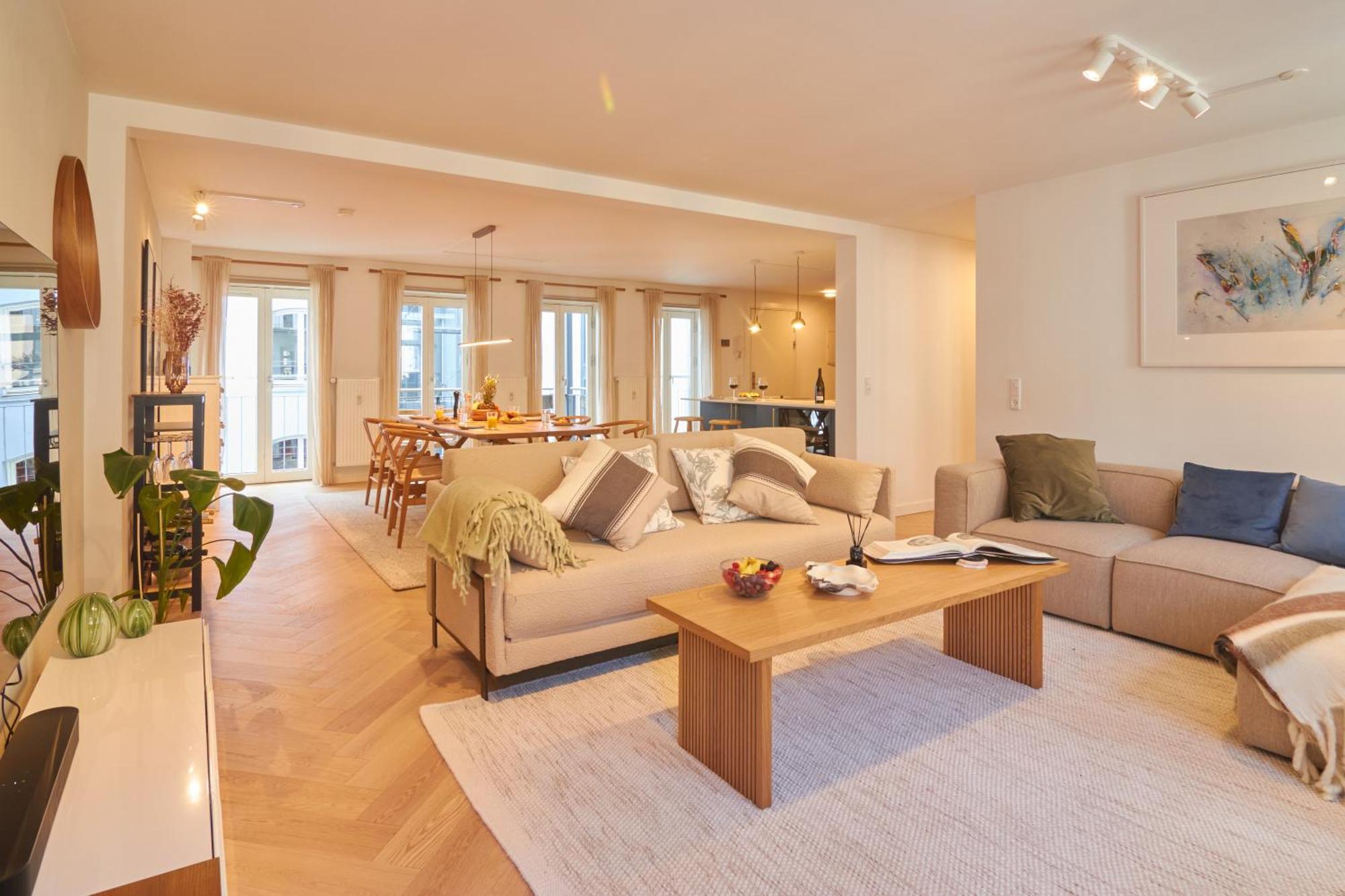Designer 2 Bedroom With Private Balcony